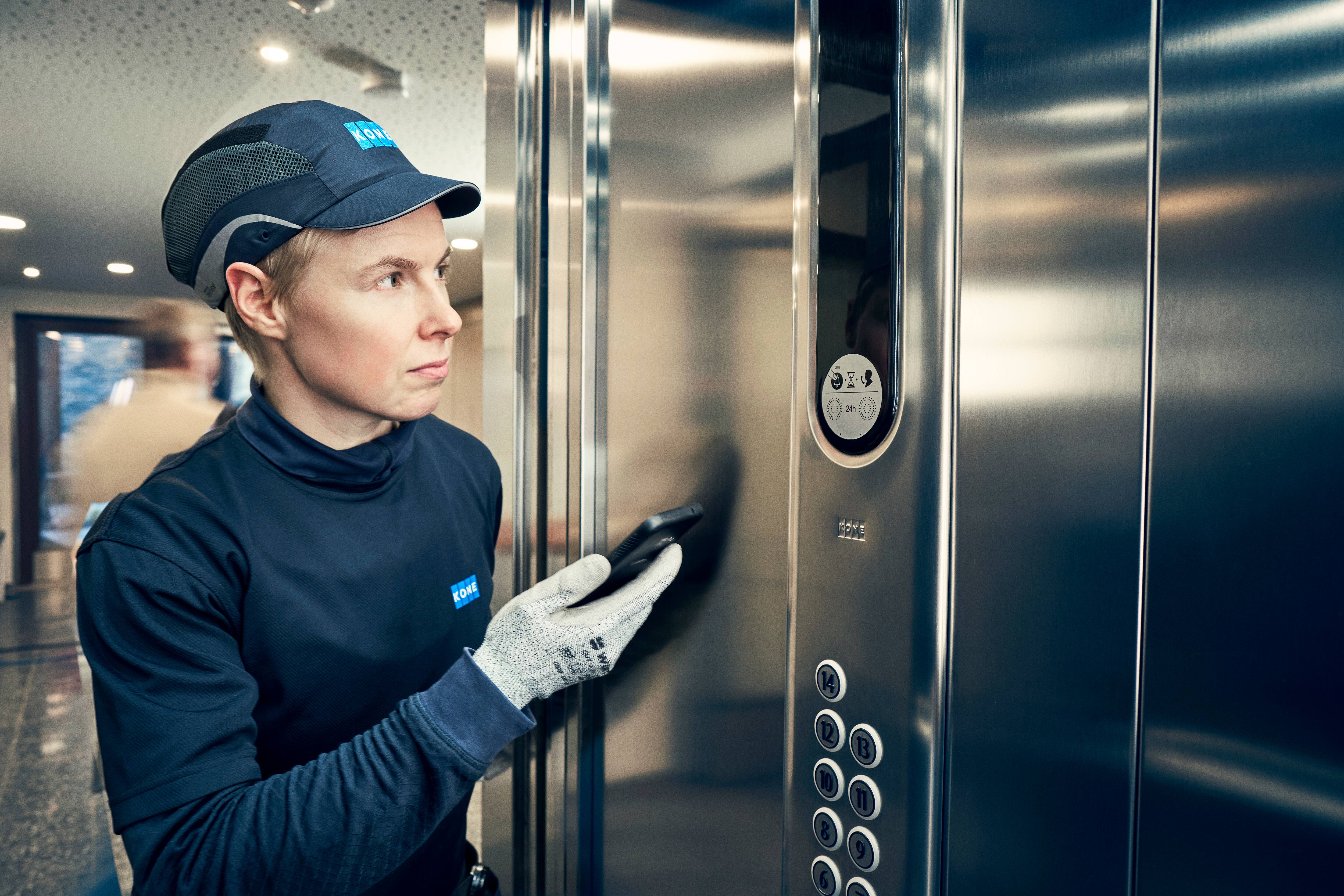 img_KONE_technician_high_res