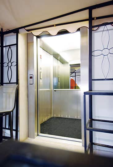 baia-dei-faraglioni-carousel-2-365x535