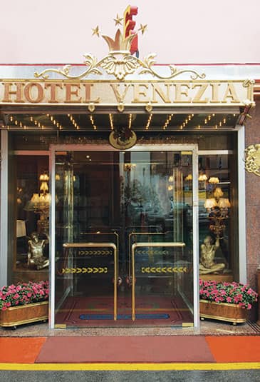 hotel-venezia-carousel-3-365x535