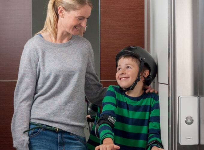 Scarica subito la guida all'ammodernamento degli ascensori